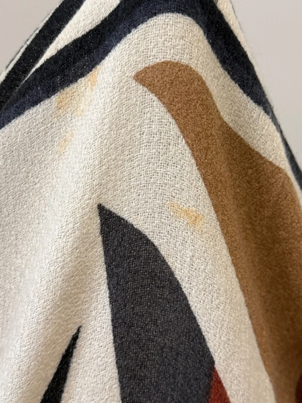 Neiman Marcus Cream Geo-Print Soft Throw Scarf